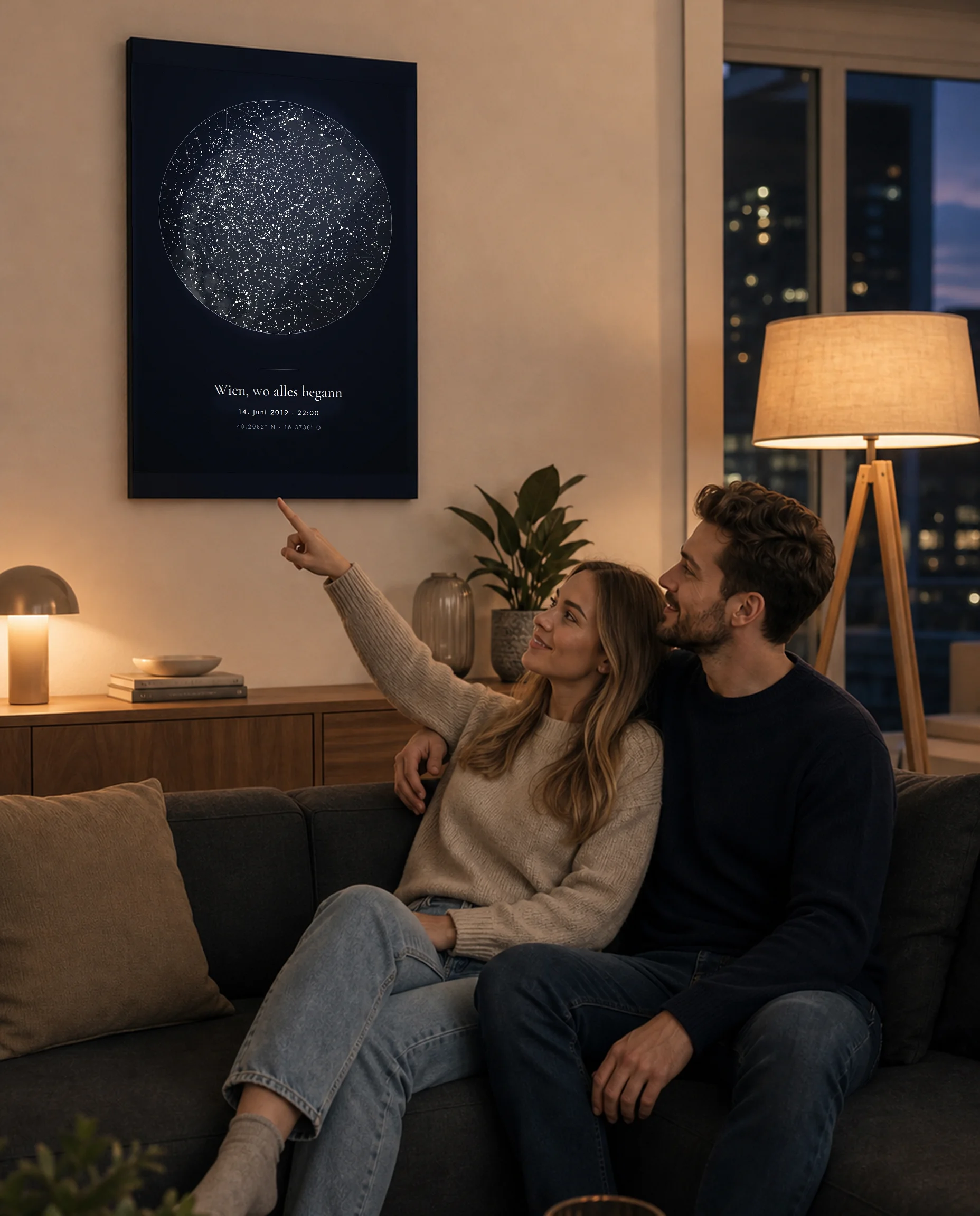 Paar unter seiner Sternenkarten-Leinwand (Beispielmotiv)